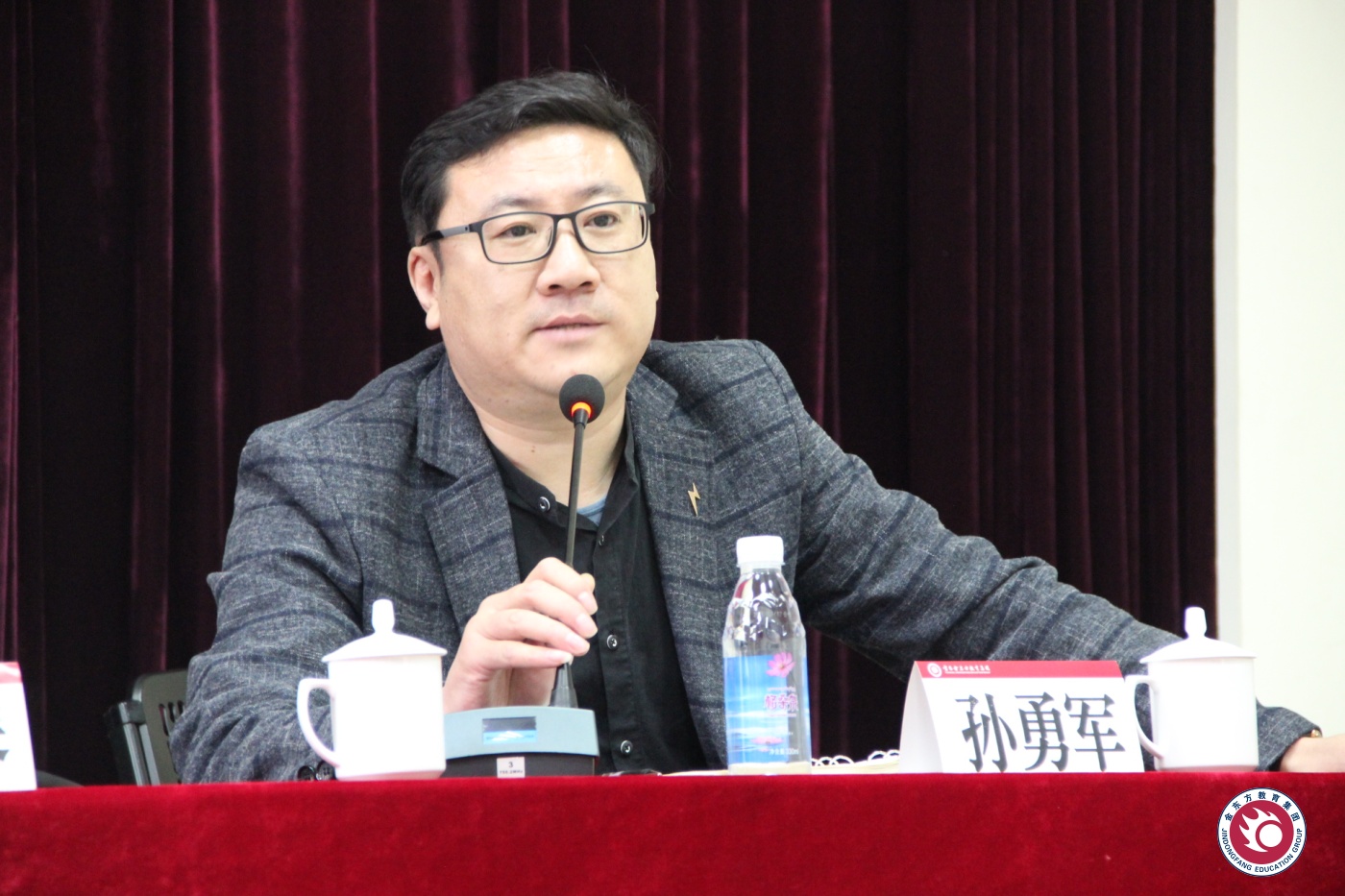 孙勇军同志真诚感谢金东方教育集团领导的信任,他表示,将绝不辜负组织